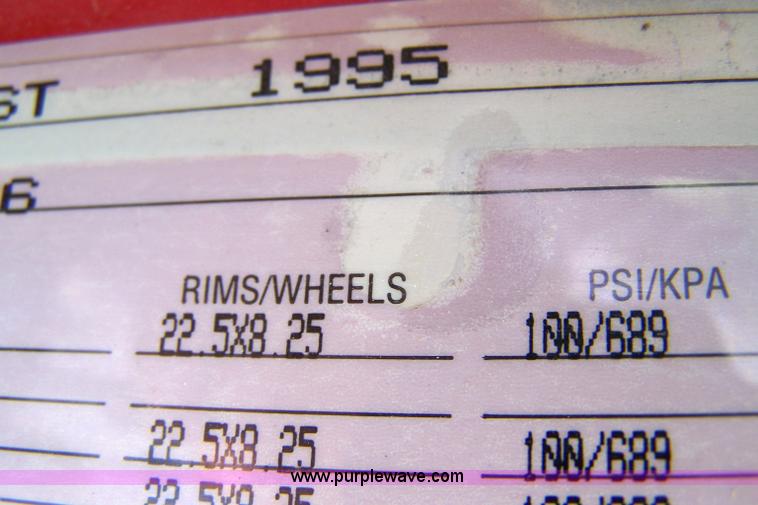 image for item 8260 1995 Volvo Conventional WG dump truck