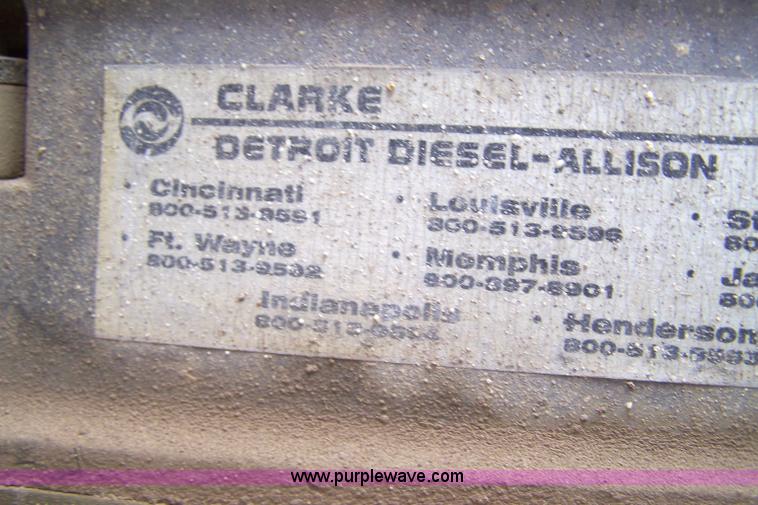 image for item 8260 1995 Volvo Conventional WG dump truck