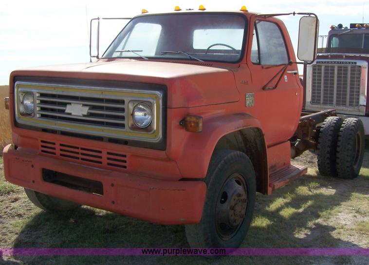 image for item 8265 1975 Chevrolet C60 truck