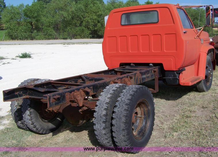 image for item 8265 1975 Chevrolet C60 truck