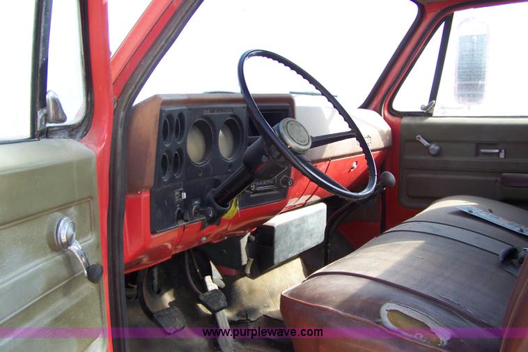 image for item 8265 1975 Chevrolet C60 truck