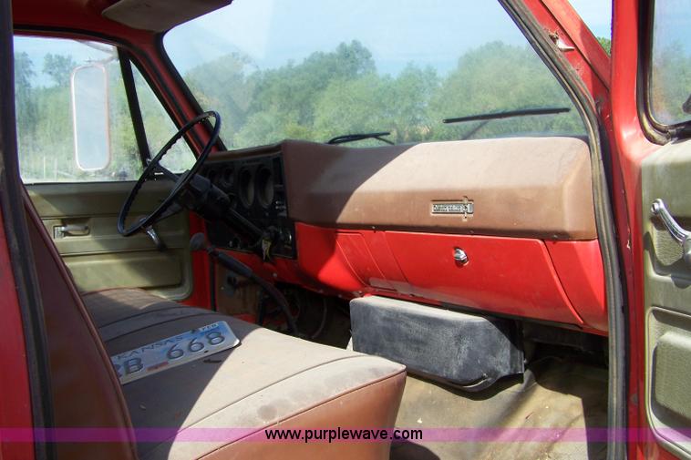 image for item 8265 1975 Chevrolet C60 truck