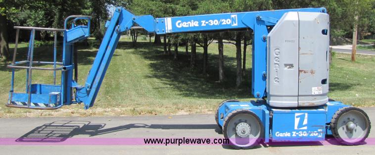 image for item 9007 1997 Genie Z-30/20 boom lift