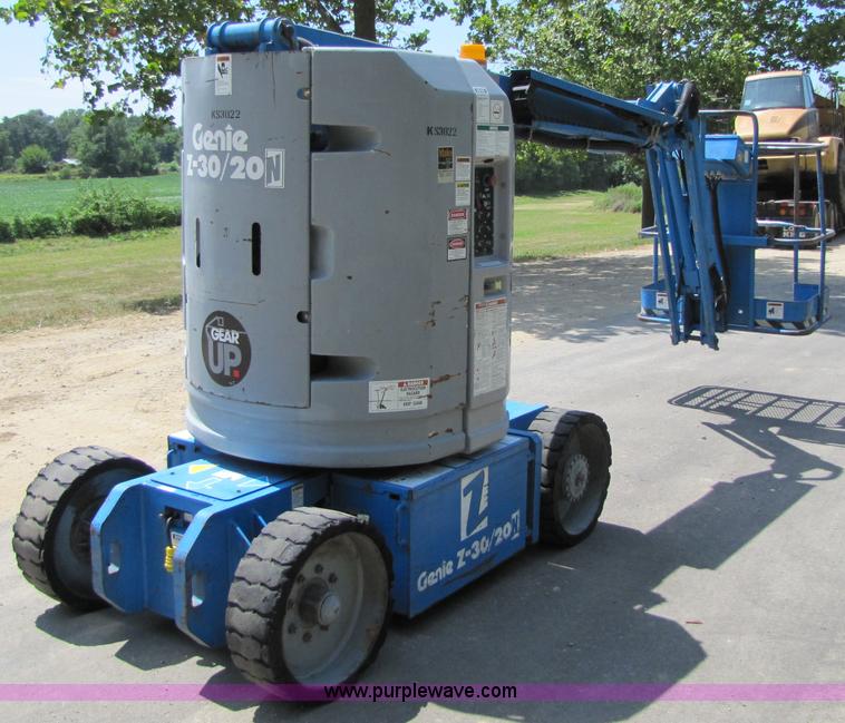 image for item 9007 1997 Genie Z-30/20 boom lift