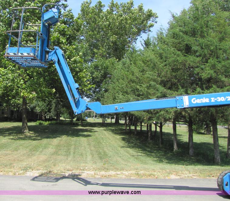 image for item 9007 1997 Genie Z-30/20 boom lift