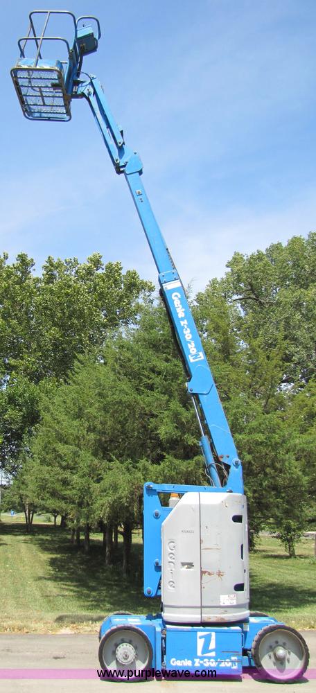 image for item 9007 1997 Genie Z-30/20 boom lift