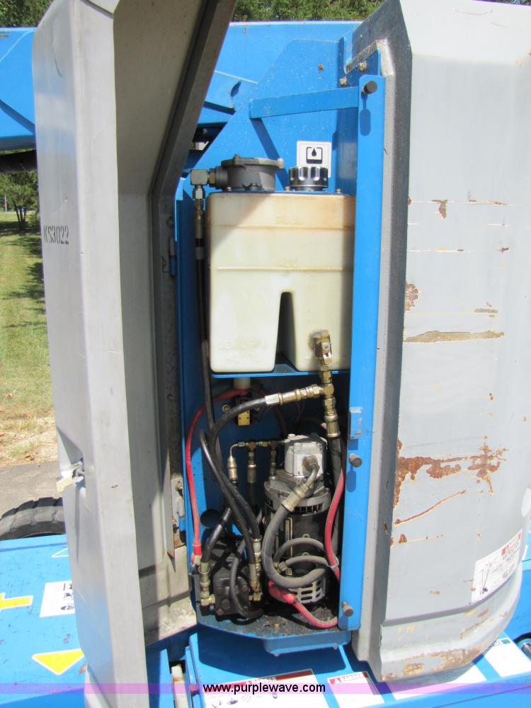 image for item 9007 1997 Genie Z-30/20 boom lift