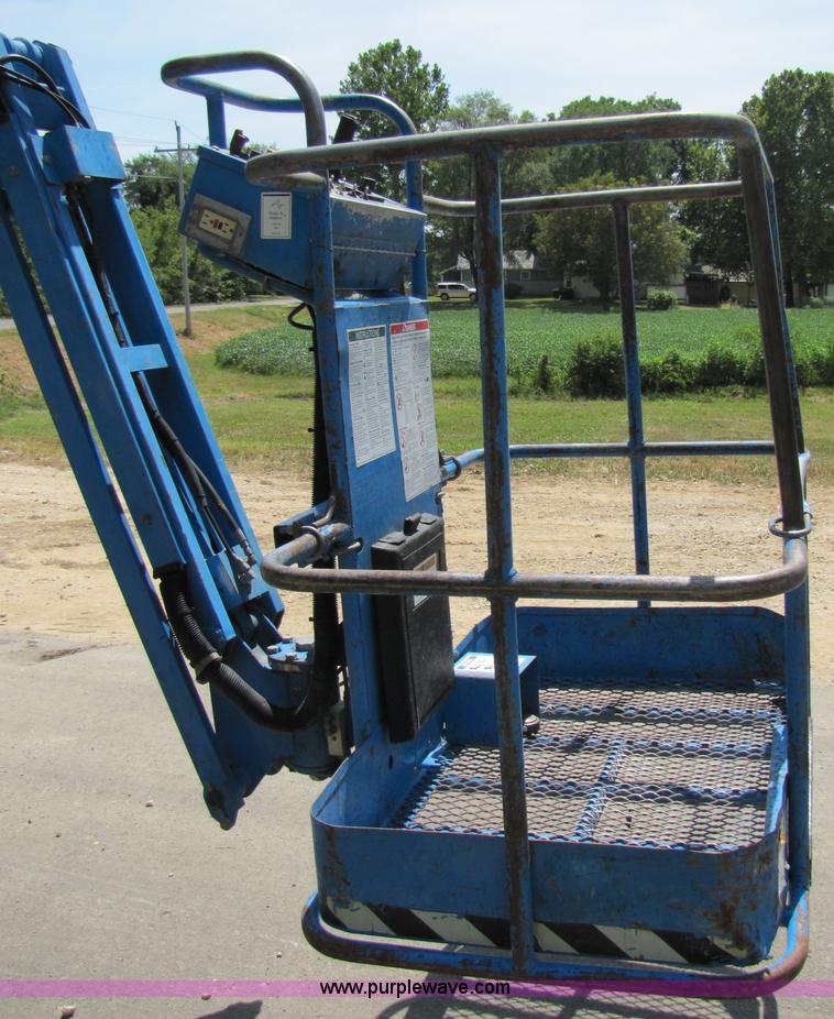image for item 9007 1997 Genie Z-30/20 boom lift