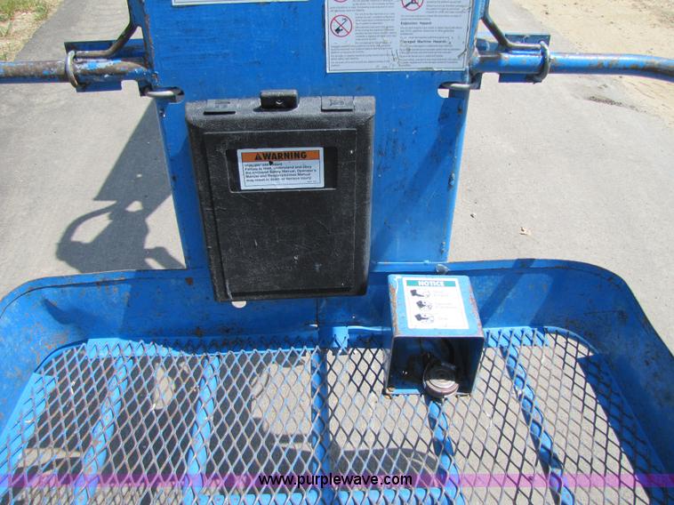 image for item 9007 1997 Genie Z-30/20 boom lift