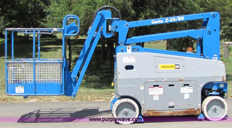 image for item 9009 2001 Genie Z-20/8N boom lift
