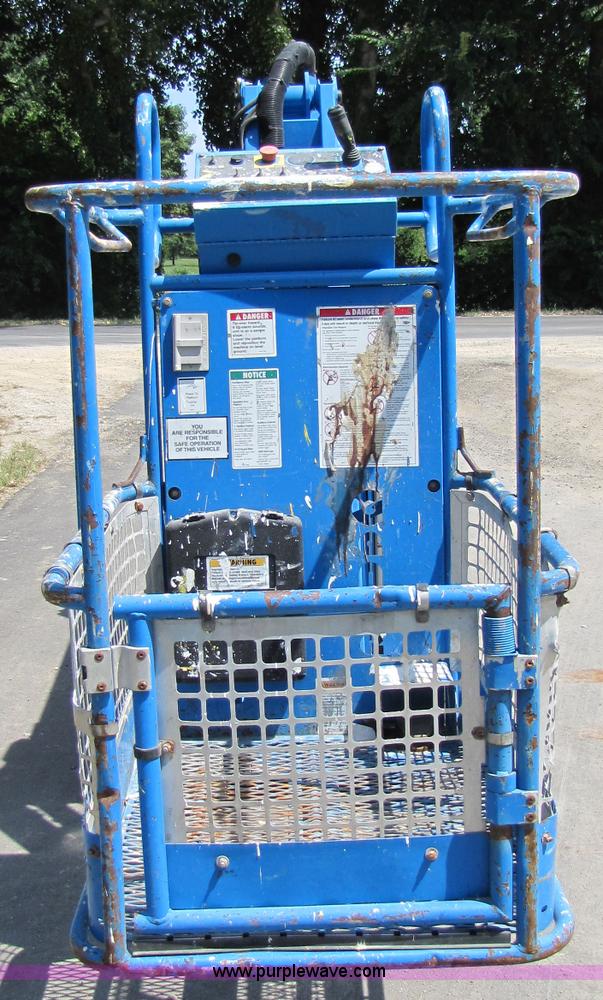 image for item 9009 2001 Genie Z-20/8N boom lift