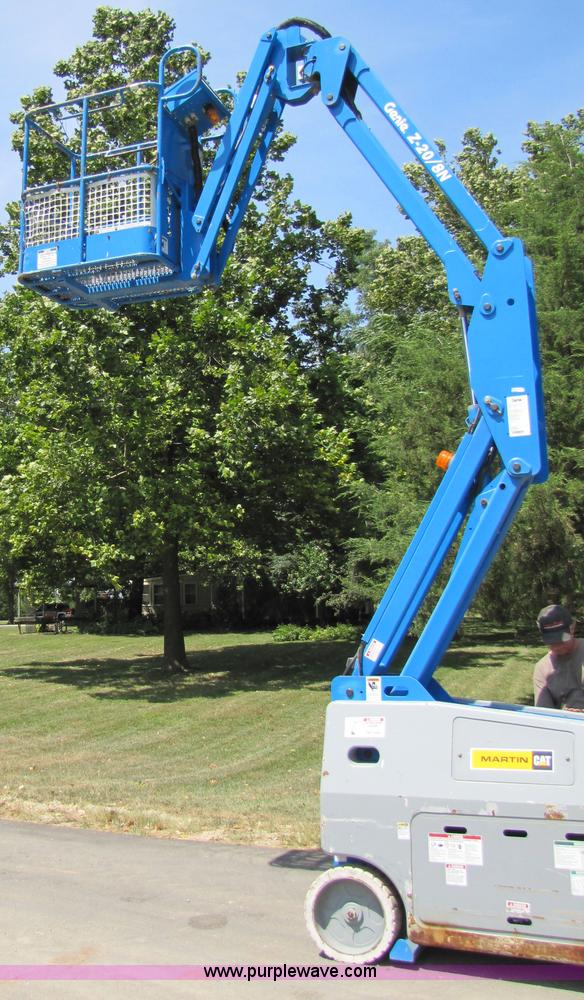 image for item 9009 2001 Genie Z-20/8N boom lift
