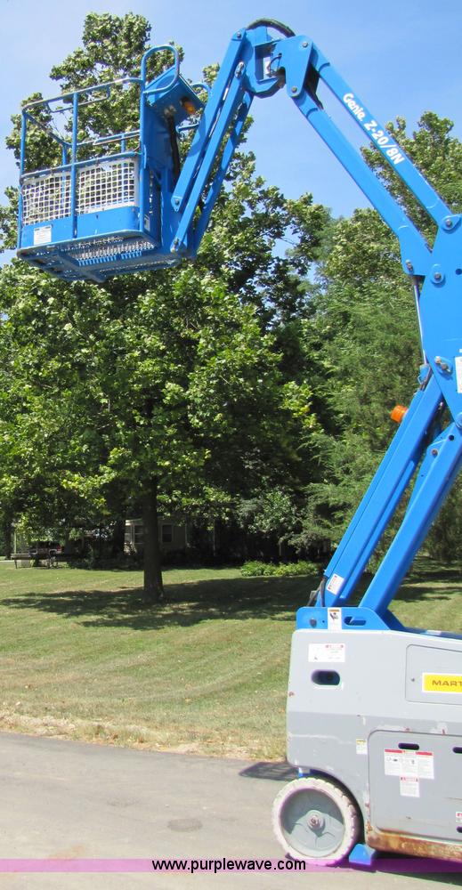 image for item 9009 2001 Genie Z-20/8N boom lift