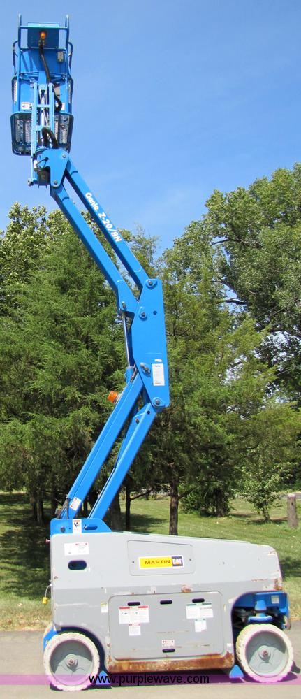 image for item 9009 2001 Genie Z-20/8N boom lift