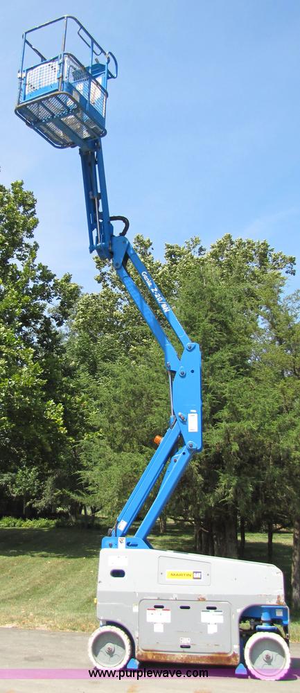 image for item 9009 2001 Genie Z-20/8N boom lift