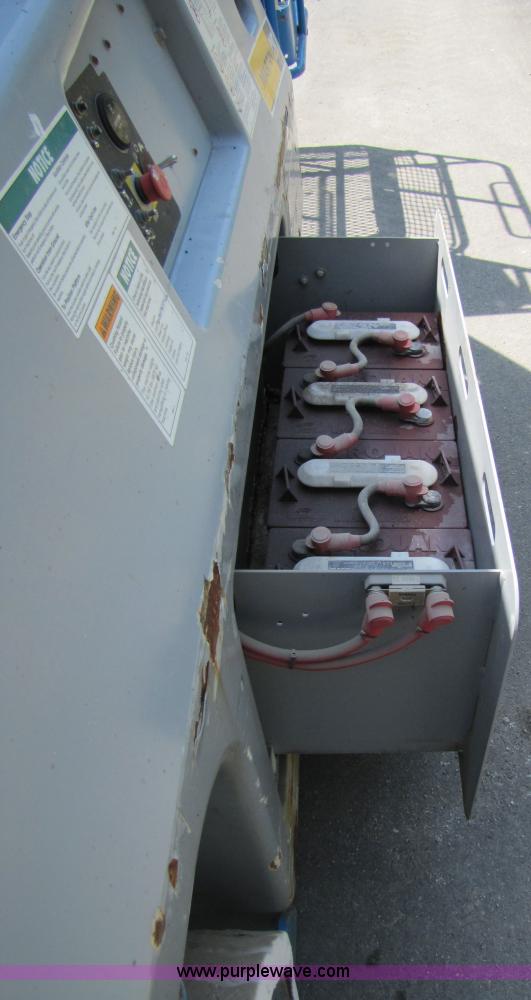 image for item 9009 2001 Genie Z-20/8N boom lift