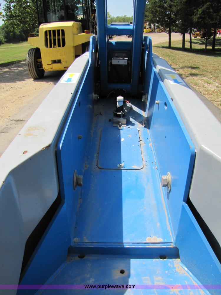 image for item 9009 2001 Genie Z-20/8N boom lift