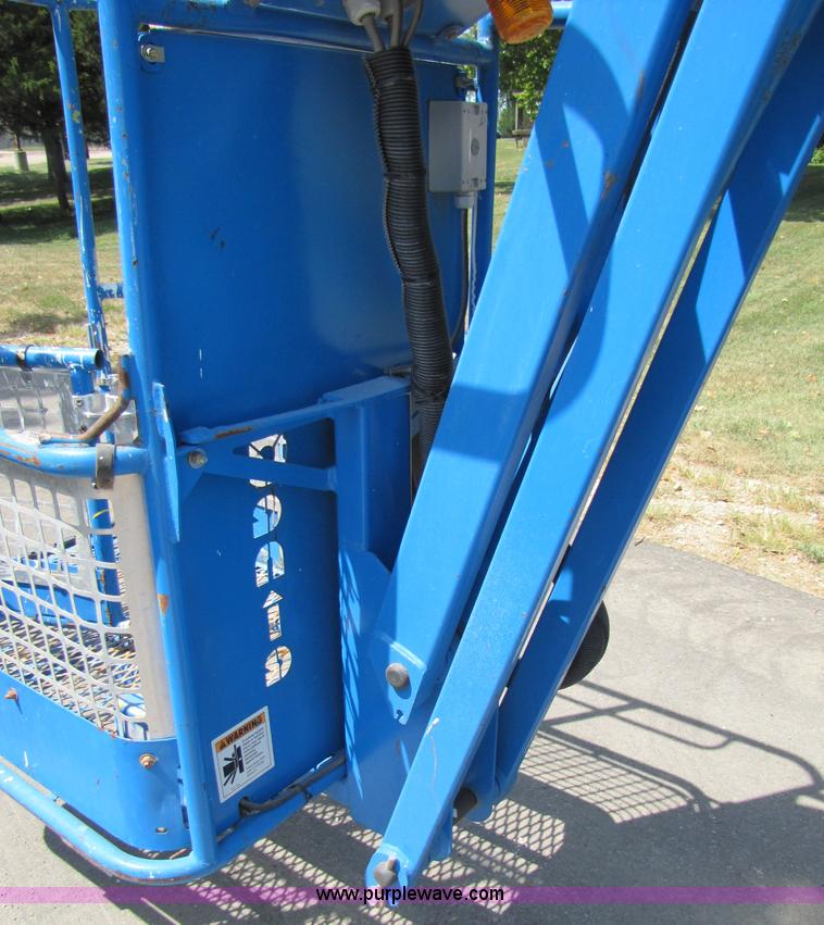 image for item 9009 2001 Genie Z-20/8N boom lift