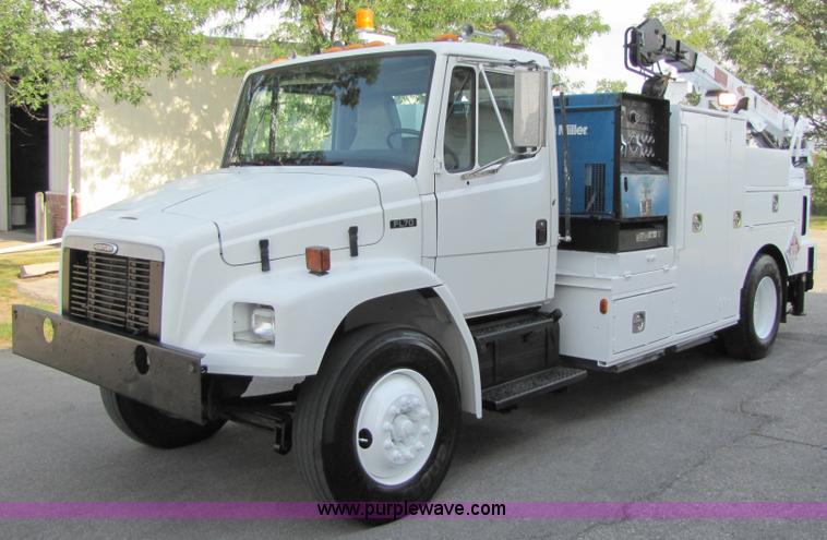 image for item 9010 2003 Freightliner FL 70 service truck