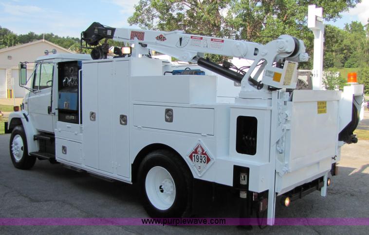 image for item 9010 2003 Freightliner FL 70 service truck