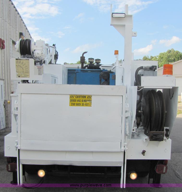 image for item 9010 2003 Freightliner FL 70 service truck