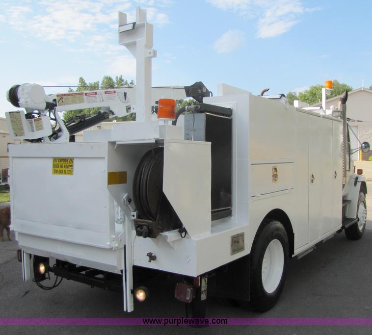 image for item 9010 2003 Freightliner FL 70 service truck