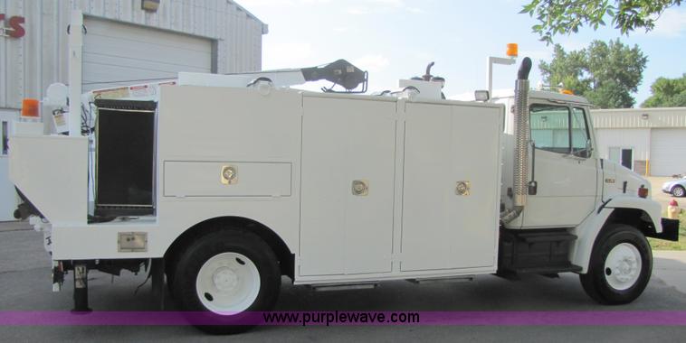 image for item 9010 2003 Freightliner FL 70 service truck
