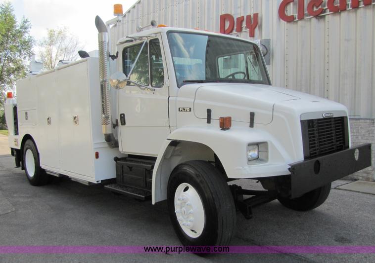image for item 9010 2003 Freightliner FL 70 service truck