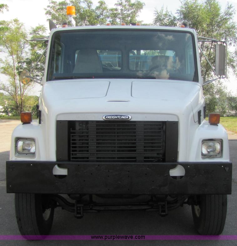 image for item 9010 2003 Freightliner FL 70 service truck