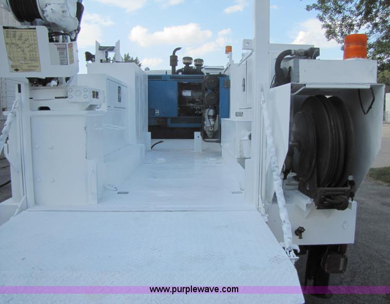 image for item 9010 2003 Freightliner FL 70 service truck