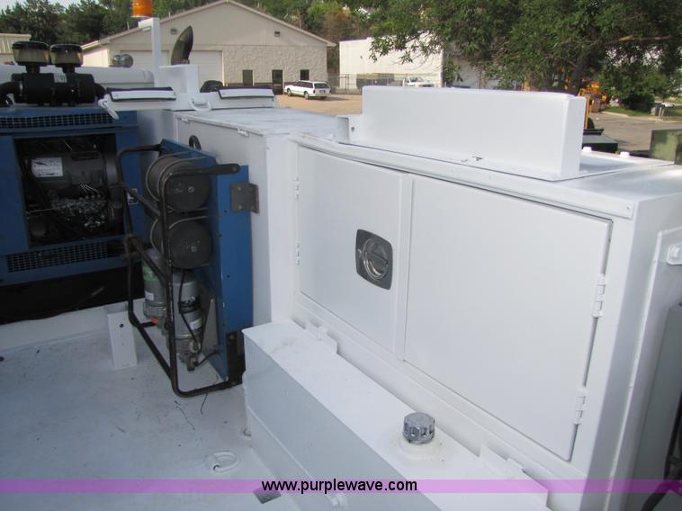 image for item 9010 2003 Freightliner FL 70 service truck