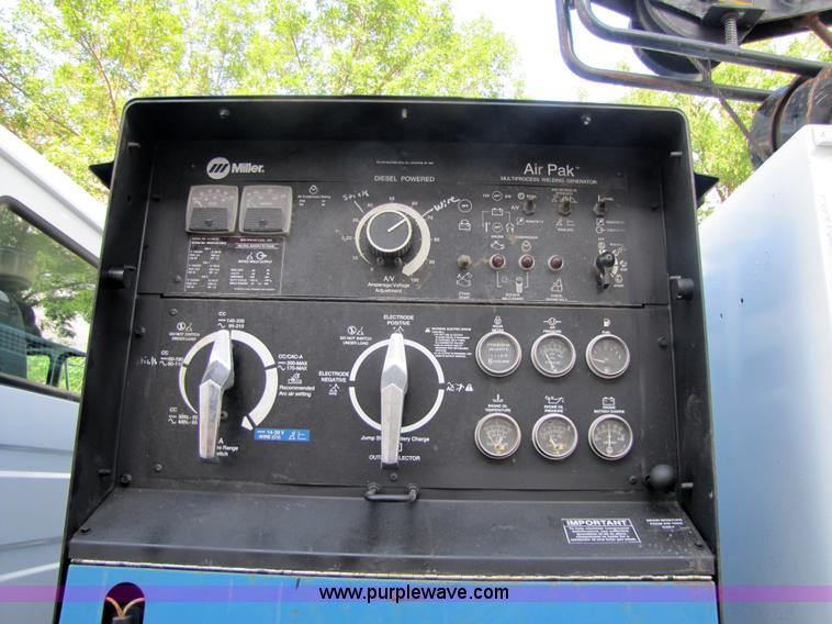 image for item 9010 2003 Freightliner FL 70 service truck