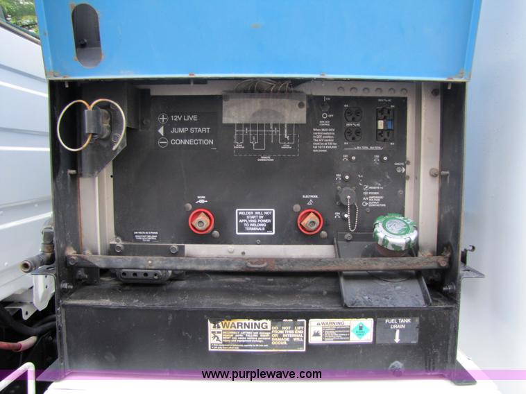 image for item 9010 2003 Freightliner FL 70 service truck