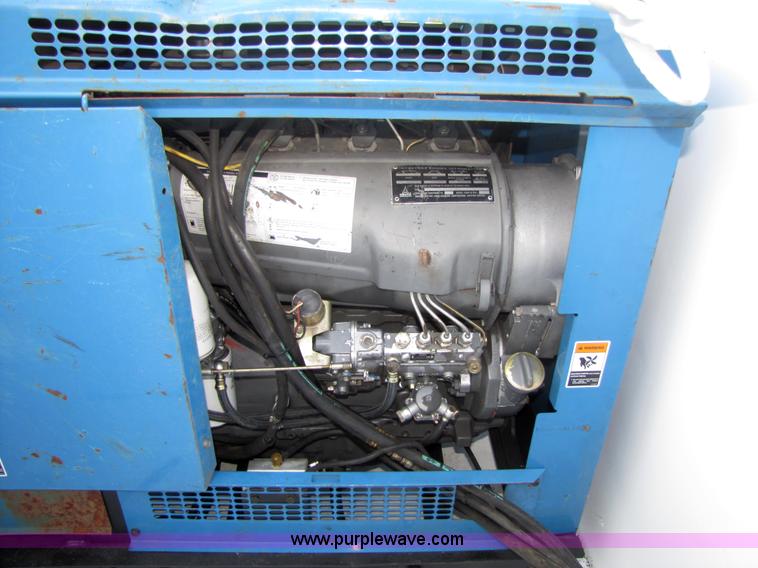 image for item 9010 2003 Freightliner FL 70 service truck