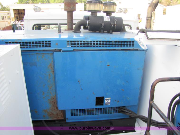 image for item 9010 2003 Freightliner FL 70 service truck