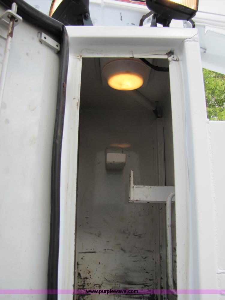 image for item 9010 2003 Freightliner FL 70 service truck