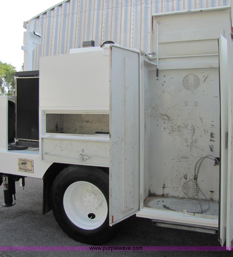 image for item 9010 2003 Freightliner FL 70 service truck