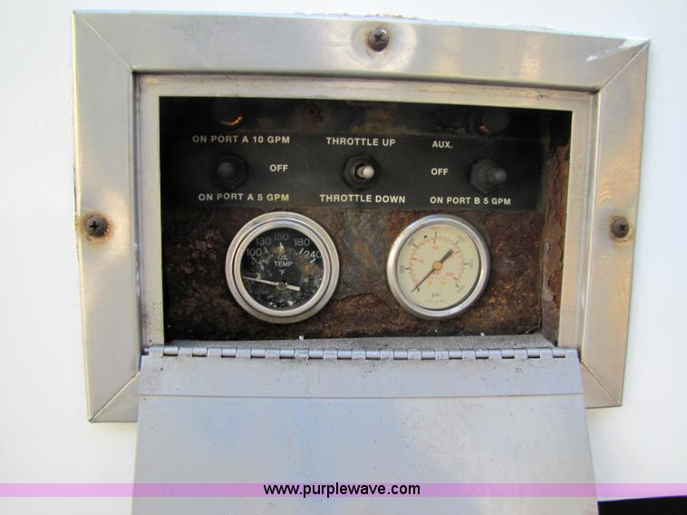 image for item 9010 2003 Freightliner FL 70 service truck