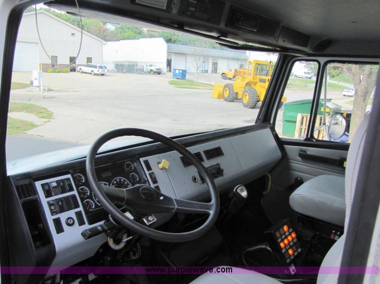 image for item 9010 2003 Freightliner FL 70 service truck