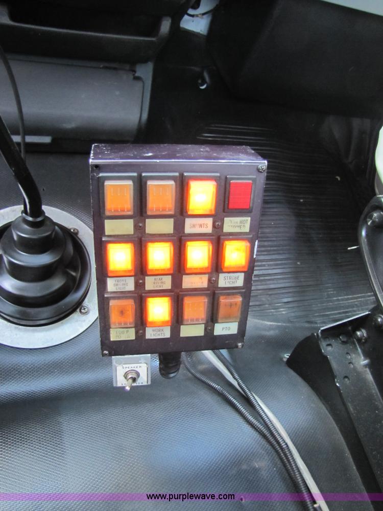 image for item 9010 2003 Freightliner FL 70 service truck