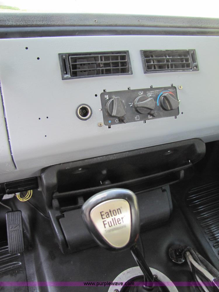 image for item 9010 2003 Freightliner FL 70 service truck