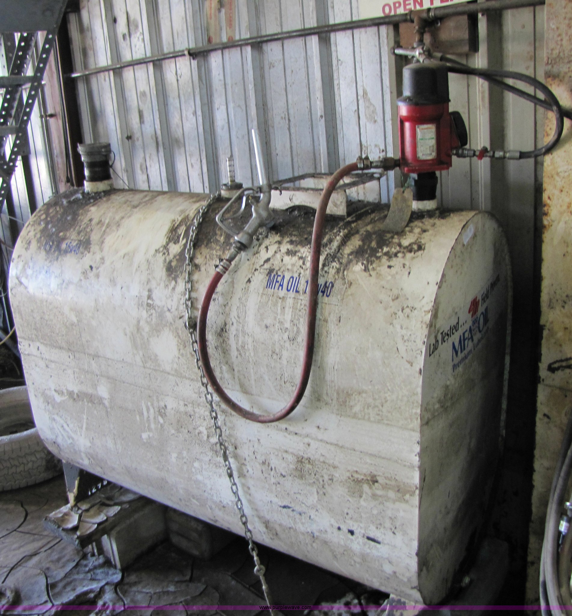 300 gallon motor oil tank in Trenton, MO Item 3025 sold Purple Wave