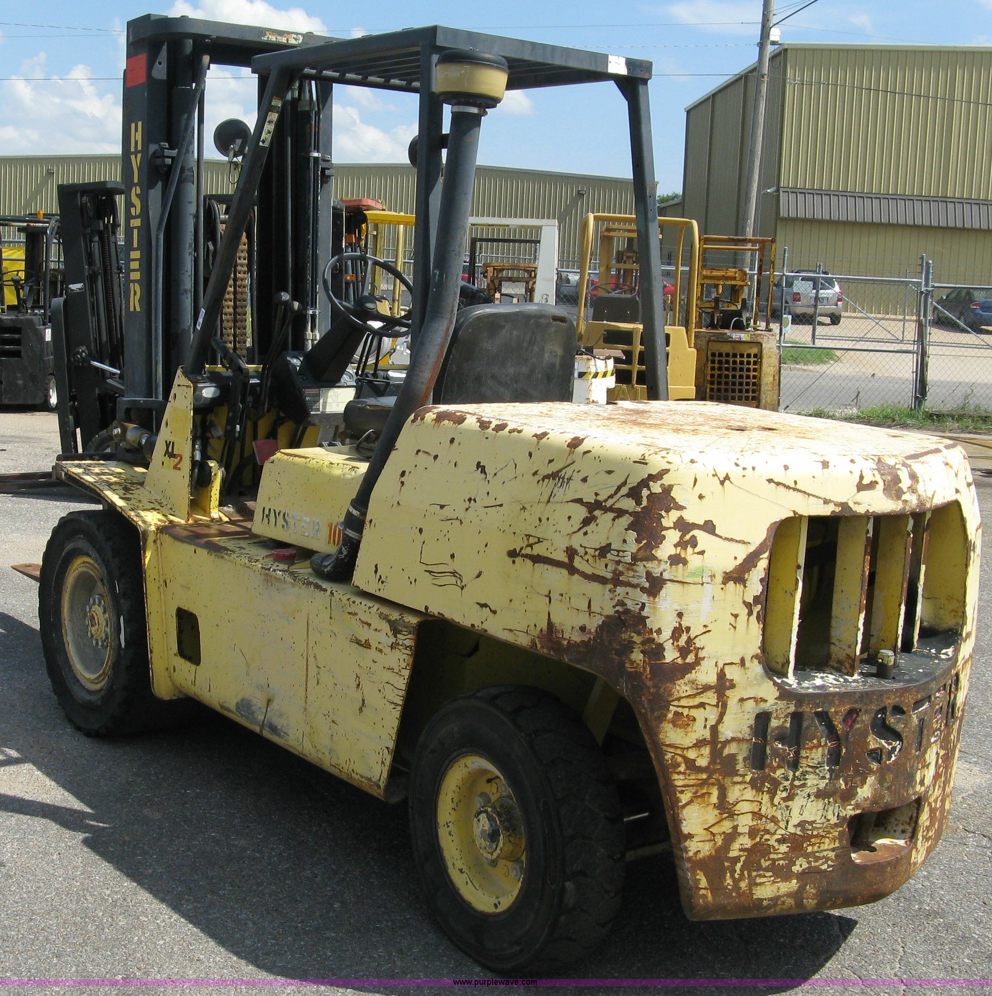 Hyster 100 XL2 forklift in Wichita, KS Item 5051 sold Purple Wave