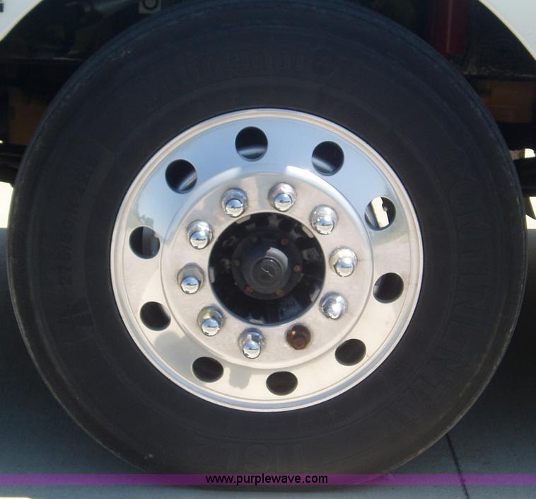 image for item 2592 2003 Kenworth Construct T600 semi truck