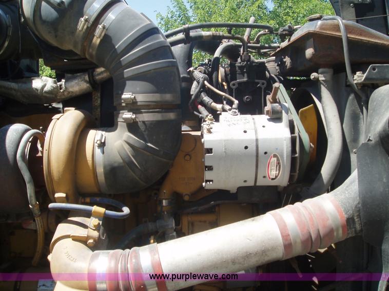 image for item 2592 2003 Kenworth Construct T600 semi truck