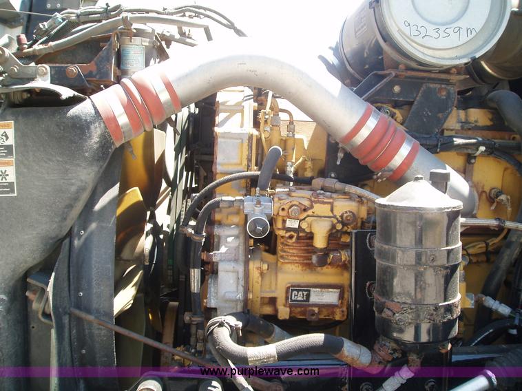 image for item 2592 2003 Kenworth Construct T600 semi truck