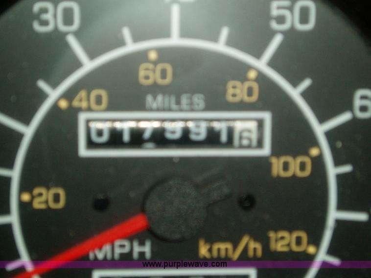 image for item 2592 2003 Kenworth Construct T600 semi truck