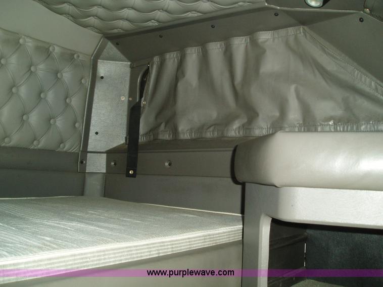 image for item 2592 2003 Kenworth Construct T600 semi truck