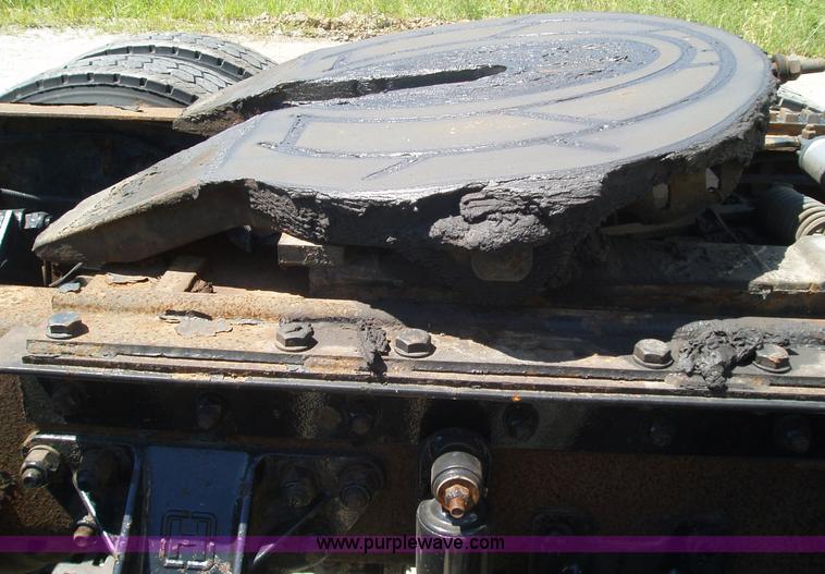 image for item 2592 2003 Kenworth Construct T600 semi truck