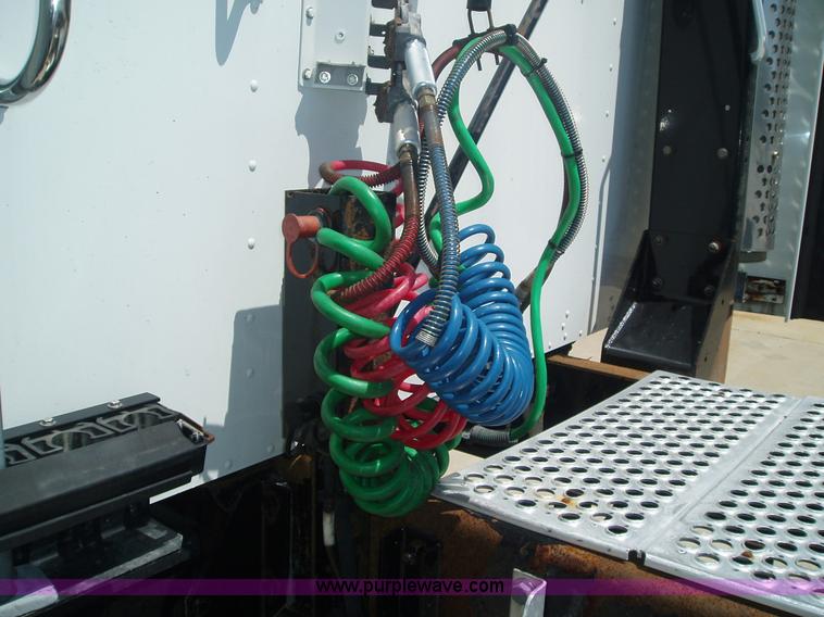 image for item 2592 2003 Kenworth Construct T600 semi truck